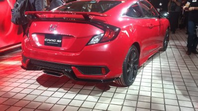 Honda Civic Si Prototype rear three quarters at 2016 LA Auto Show