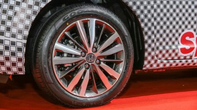 Honda Jazz Hybrid i-DCD at MIECC wheel