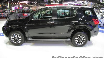 Isuzu MU-X left side at 2016 Thai Motor Expo