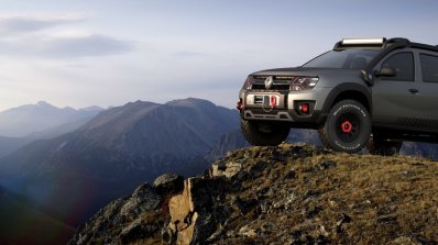 Renault Duster Extreme Concept front three quarters