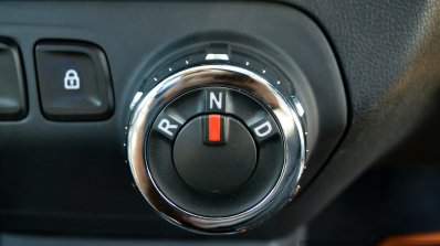 Renault Kwid 1.0L Easy-R AMT gear selector Review