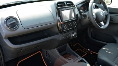 Renault Kwid 1.0L Easy-R AMT passenger side Review