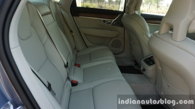 volvo-s90-rear-knee-room-review