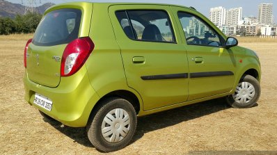 2016 Maruti Alto 800 (Facelift) rear three quarter Review