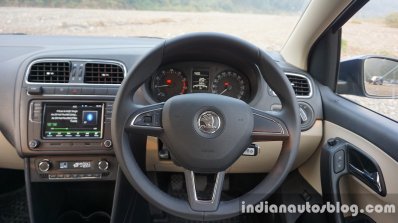 2016 Skoda Rapid steering wheel review