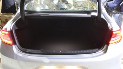 2017 Hyundai Grandeur boot unveiled