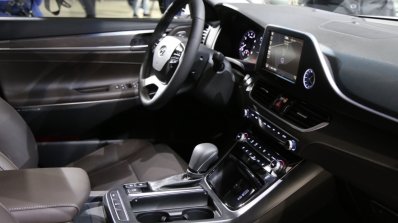 2017 Hyundai Grandeur front cabin unveiled