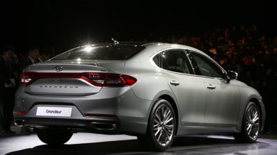 2017 Hyundai Grandeur rear quarter unveiled