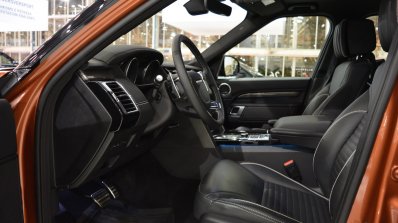2017 Land Rover Discovery front seats at 2016 Bologna Motor Show