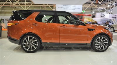 2017 Land Rover Discovery profile at 2016 Bologna Motor Show