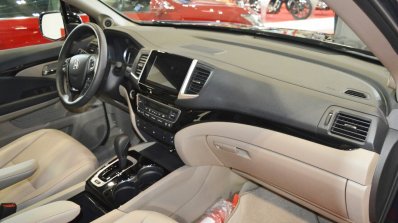 Honda Pilot interior second image at 2016 Oman Motor Show