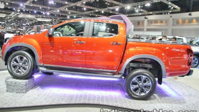 Isuzu D-Max V-Cross profile at 2016 Thai Motor Expo