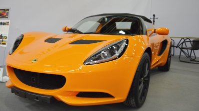 Lotus Elise at 2016 front three quarters Bologna Motor Show
