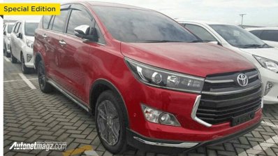 Toyota Innova Venturer Wine Red spy shot