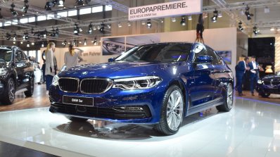 2017 BMW 5 Series (BMW 540i xDrive) at 2017 Vienna Auto Show front three quarters