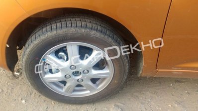 2017 Chevrolet Beat wheel spy shot