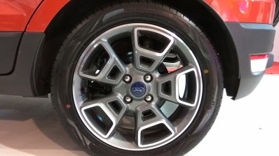 2017 Ford Ecosport Platinum 17-inch alloy wheel at APS 2017
