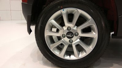 2017 Mahindra KUV100 anniversary edition dual tone wheel