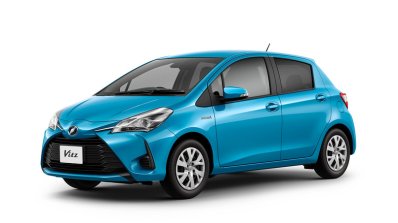 2017 Toyota Vitz (Toyota Yaris) front three quarter Japan