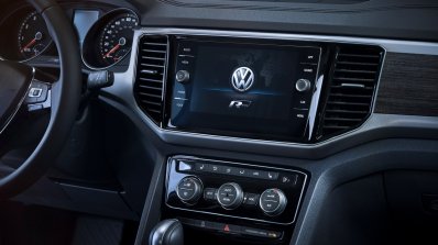 2018 VW Atlas R-Line R-Line logo infotainment system