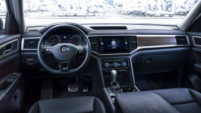 2018 VW Atlas R-Line dashboard