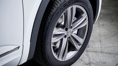 2018 VW Atlas R-Line wheel second image