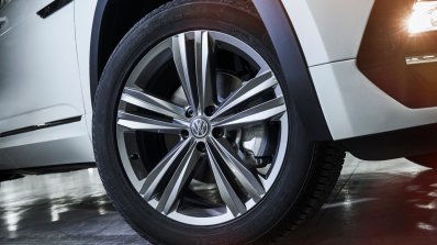2018 VW Atlas R-Line wheel