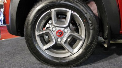 Renault Kwid (accessorised) alloy wheel at Surat International Auto Expo 2017