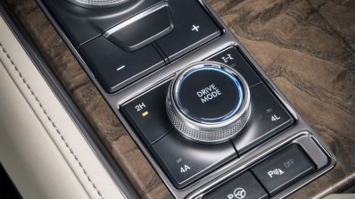 2018 Ford Expedition e-shifter and drive mode selector