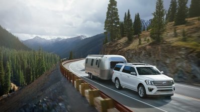 2018 Ford Expedition in motion