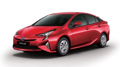 Indian-spec 2017 Toyota Prius front three quarters