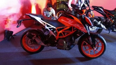KTM duke 390 side view at launch