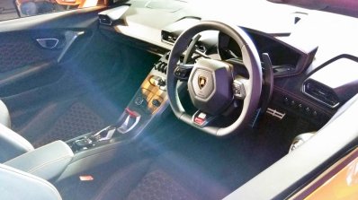 Lamborghini Huracan RWD Spyder interior