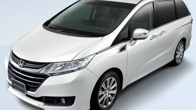 2017 Honda Odyssey (facelift) front three quarters left side