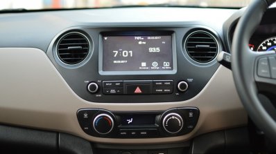 2017 Hyundai Grand i10 1.2 Diesel (facelift) center console Review