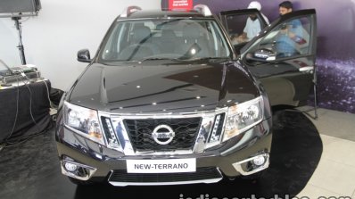 2017 Nissan Terrano (facelift) front launched