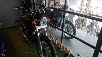 2017 Royal Enfield BSIV reaches dealership front three quarter