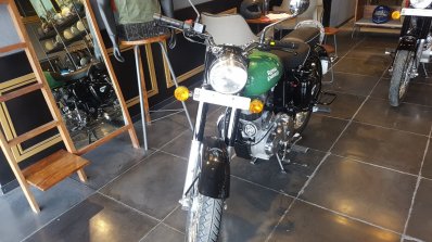 2017 Royal Enfield Classic 350 BSIV reaches dealership front