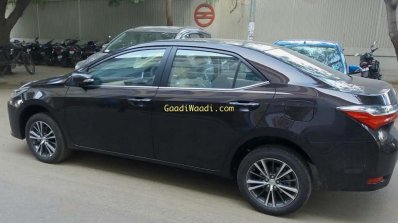 2017 Toyota Corolla Altis (facelift) side spied ahead of launch