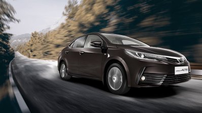 2017 Toyota Corolla (facelift) front three quarters right side
