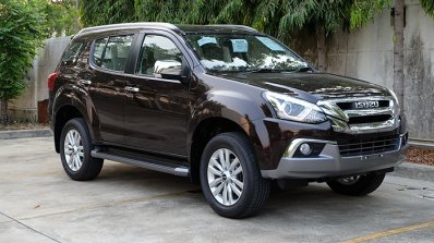 India-bound 2017 Isuzu MU-X (facelift) front quarter image