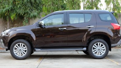India-bound 2017 Isuzu MU-X (facelift) side image