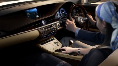 Lexus ES 300h dsahboard