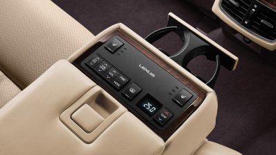 Lexus ES 300h rear arm rest