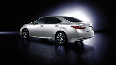 Lexus ES 300h rear three quarters