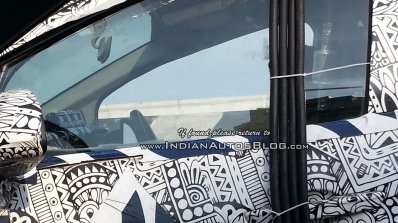 Mahindra U321 MPV (Toyota Innova rival) window spied on test