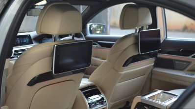 2017 BMW 7 Series M-Sport (730 Ld) entertainment display Review