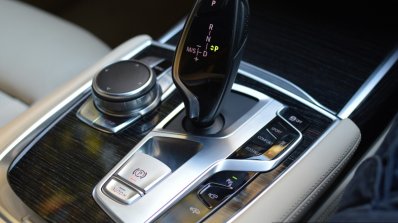 2017 BMW 7 Series M-Sport (730 Ld) floor console Review