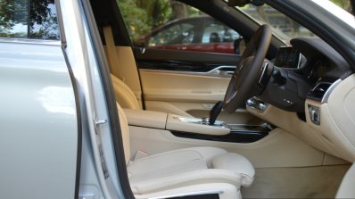 2017 BMW 7 Series M-Sport (730 Ld) front cabin Review