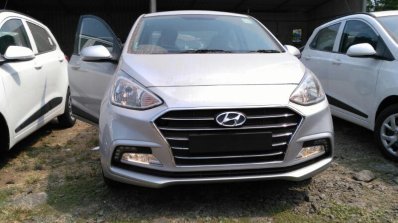 2017 Hyundai Xcent SX (facelift) front snapped at a stockyard